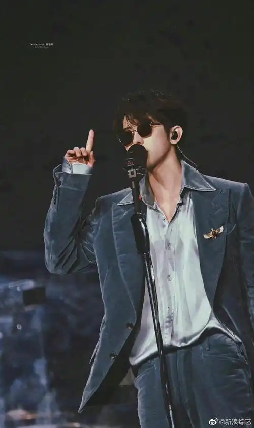 蔡徐坤的经典手势##蔡徐坤舞台经典手势