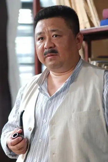 憨态可掬的胖子,从舞台跌倒到幸福堂前:梁冠华的演艺传奇!