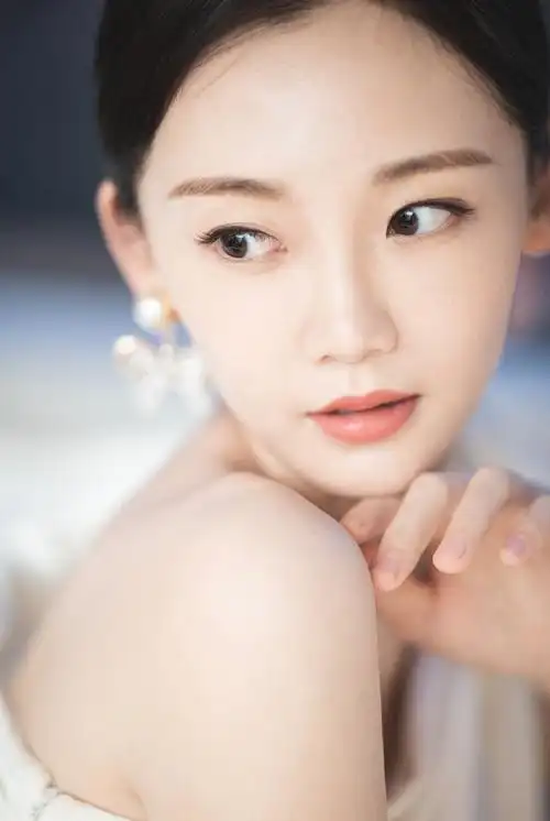 苗苗黑白斜肩礼服性感写真图片814