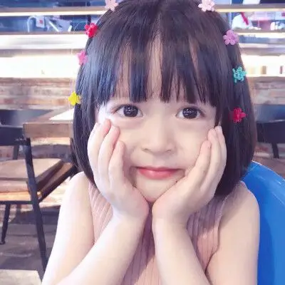 这个小女孩好可爱 快叫上你的小姐妹一起用吧