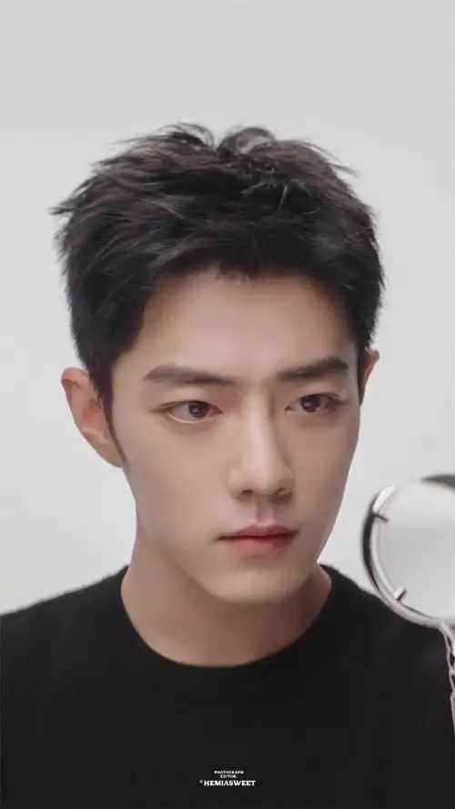 肖战##肖战平安喜乐#这个发型长度爱惨了!短鬓露额yyds!