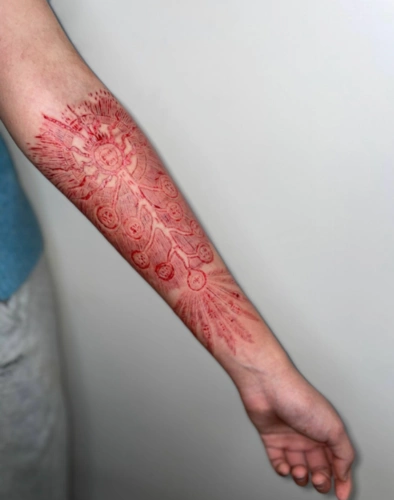 手臂割皮纹身欣赏卡巴拉生命树肉雕纹身