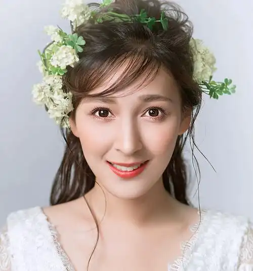 化妆技巧鲜花新娘甜美的妆容清新粉嫩亲切感