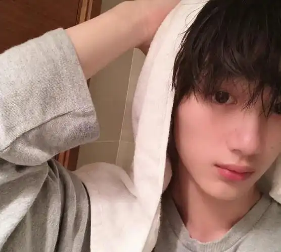 丁程鑫耳骨夹##丁程鑫耳钉配狼尾