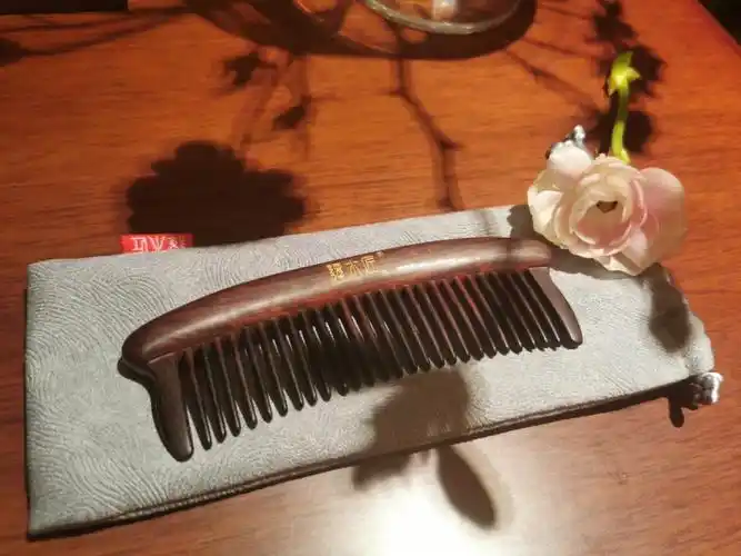 有了一把喜欢的梳子谭木匠