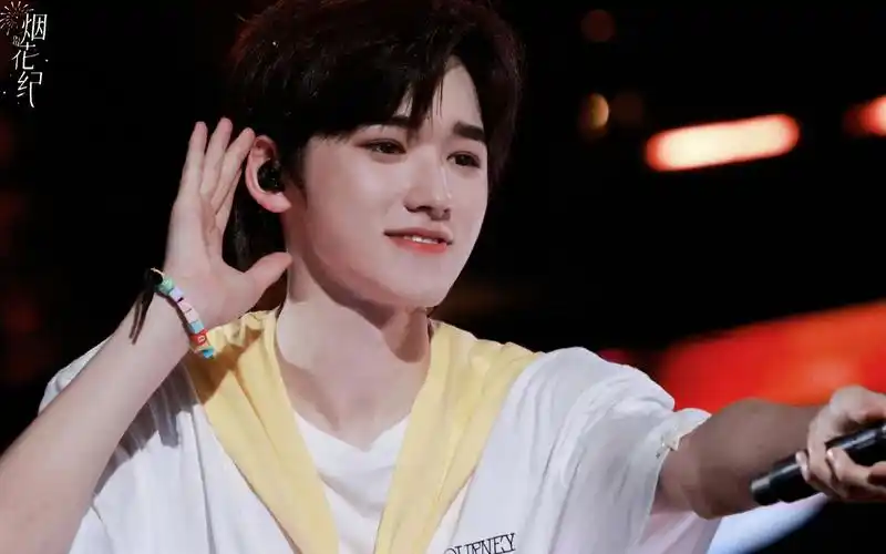 【宋亚轩饭拍】好近啊啊!