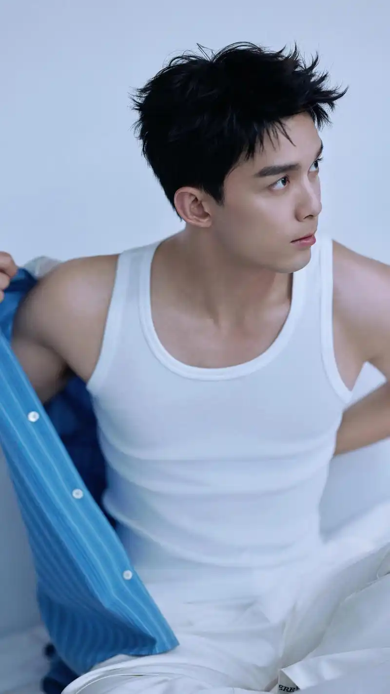 吴磊:颜值与演技并存,娱乐圈璀璨新星的市场魅力解析 吴磊,这位娱乐圈