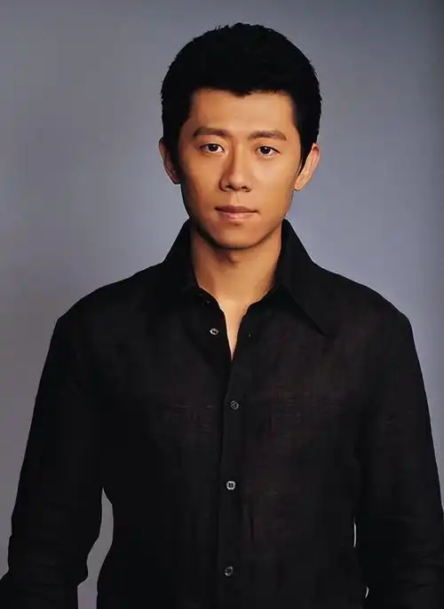 回顾夏雨结婚不邀请父亲婚后与母亲明算账妻子袁泉感到心疼