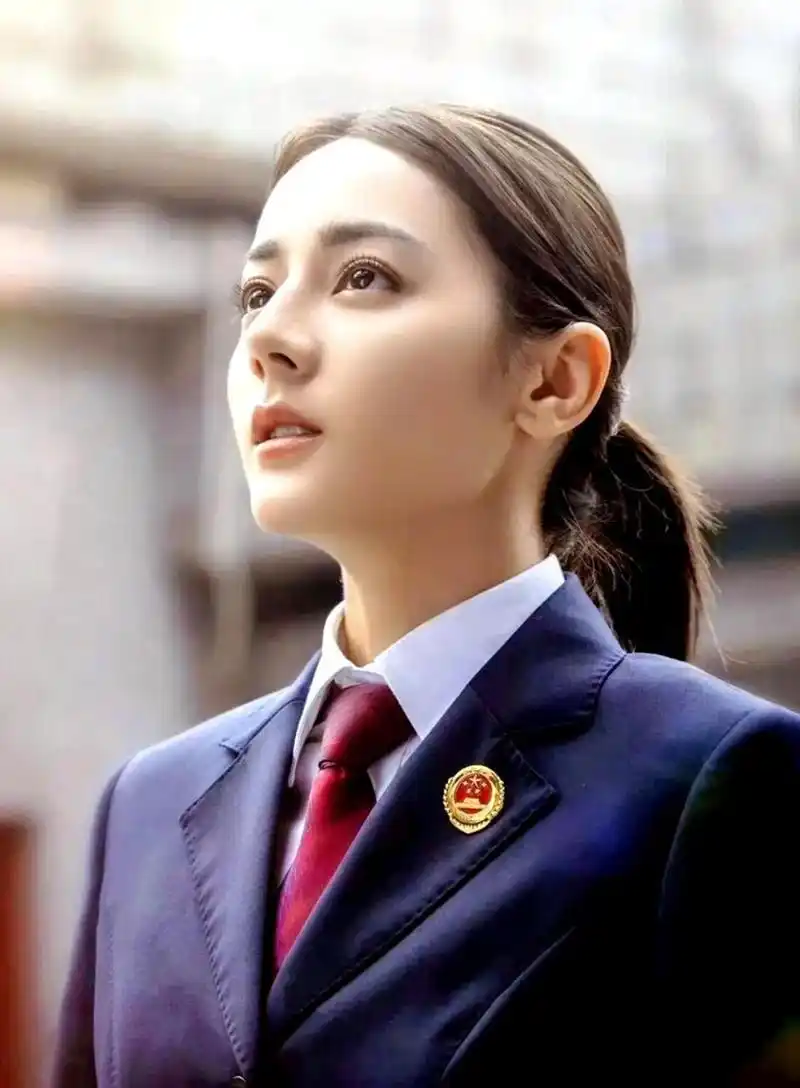 迪丽热巴和佟大为将会在新剧《公诉》中合作,这部剧原名为《公诉精英