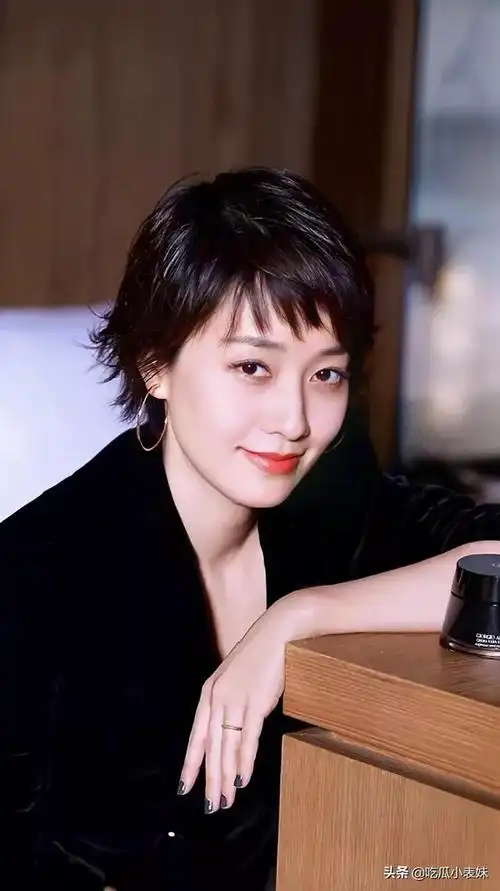 马伊琍短发美女清爽干练