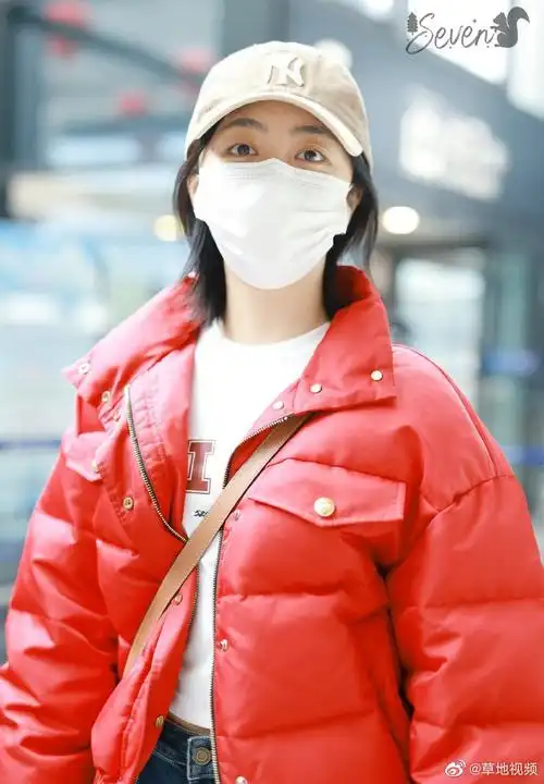 星光美丽#谭松韵上海出发前往青岛,进组《你比星光美丽》,机场饭拍有