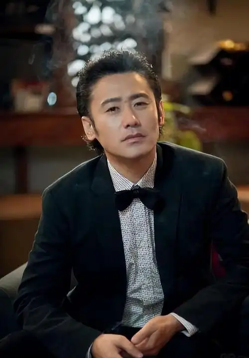 吴秀波包养了陈昱霖足足7年,之后玩腻了厌倦了,便提出分手.