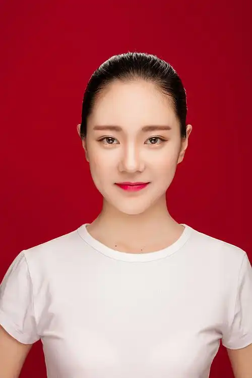 服务类型 证件照 造型场景 服装套数 1套 造型项目 无 拍摄背景 白,红