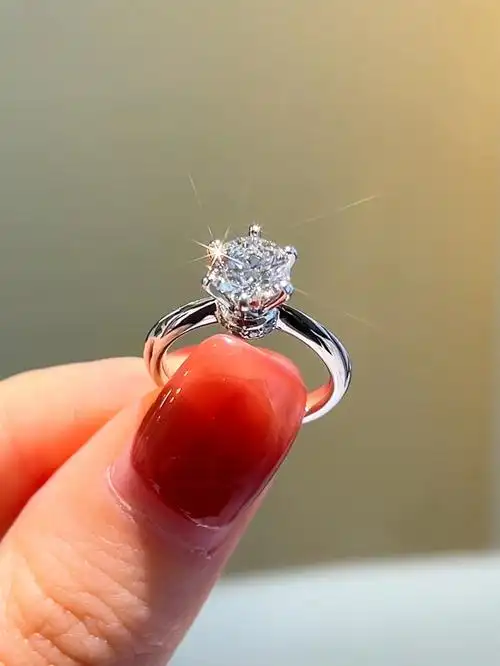 1克拉钻戒经典小皇冠六爪