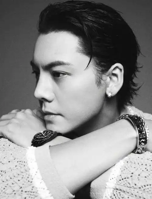 帅炸chanel品牌大使陈伟霆湿发造型绅士又霸气