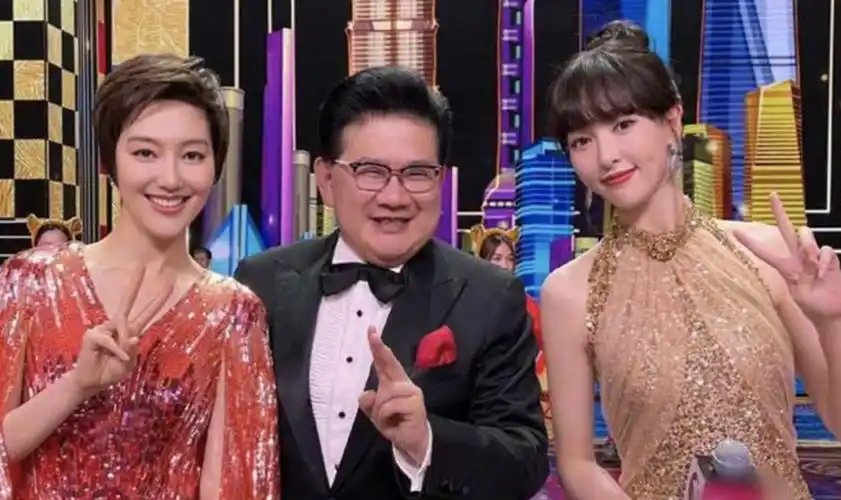 央视主持人王冠:和曹可凡传绯闻,两次从央视消失,38岁仍未婚