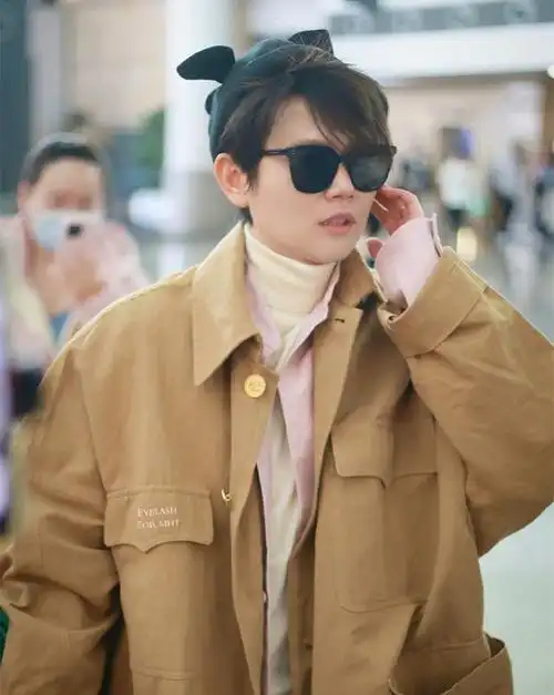 孟鹤堂新年特别礼物惊艳写真照曝光