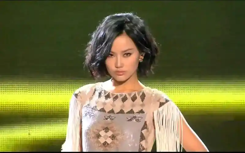 20111228黄龄最著名的high歌现场2012跨年晚会