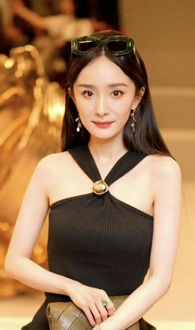 外媒生图揭露女明星真实状态 外媒的生图揭露了众多女星的真实面貌,毫