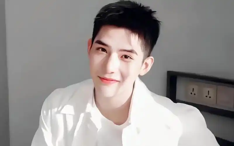 寸头校服体育生专业户!183cm中传校草,又奶又欲的王安宇