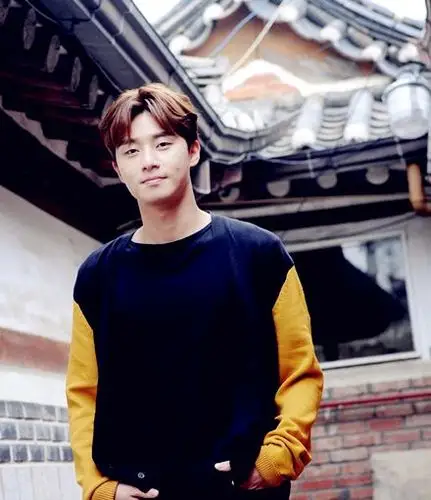 权志龙张根硕李钟硕鹿晗池昌旭吴亦凡 男星中分造型盘点谁更潇洒帅气?