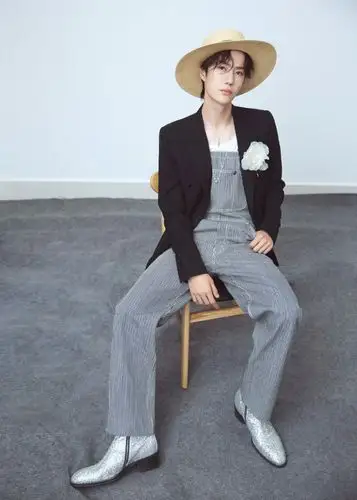 王一博草帽造型.