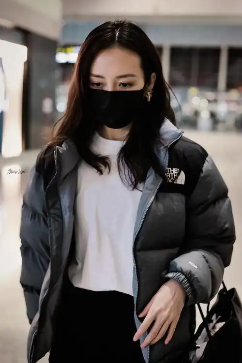 王鸥做1的手近三天机场照这才叫姐姐的上班路00