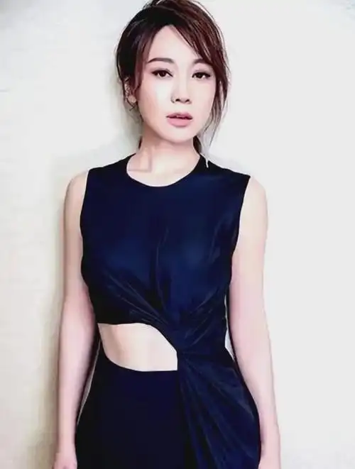 闫妮近照曝光,素颜才真实自然,原来运动和不运动差距竟然这么大