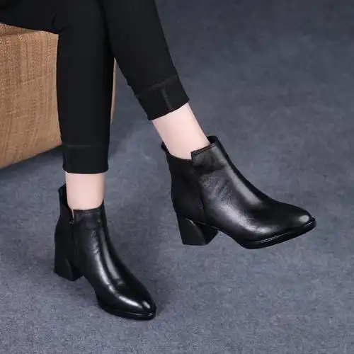 女皮鞋2021新款春秋季中跟真皮小短靴厚底秋款女鞋尖头马丁单靴子