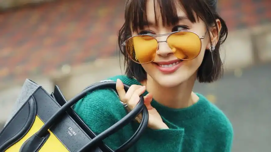 王子文率性女孩明星风尚壁纸1