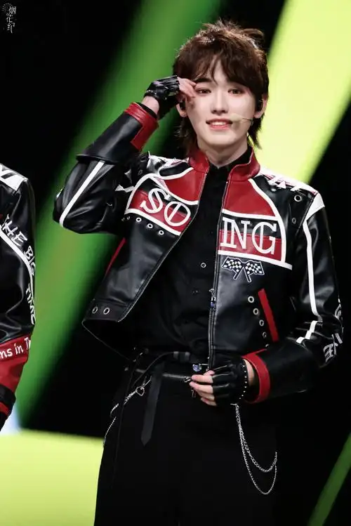 "楼外楼"演唱会澳门站9797@时代少年团-宋亚轩#时代少年团叁重楼