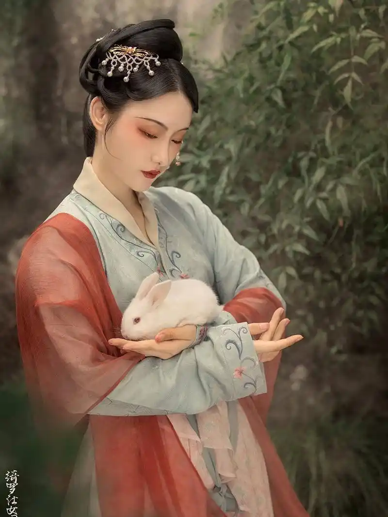 穿汉服的女生有多好看?温婉又柔美,这才是真正的古典美人
