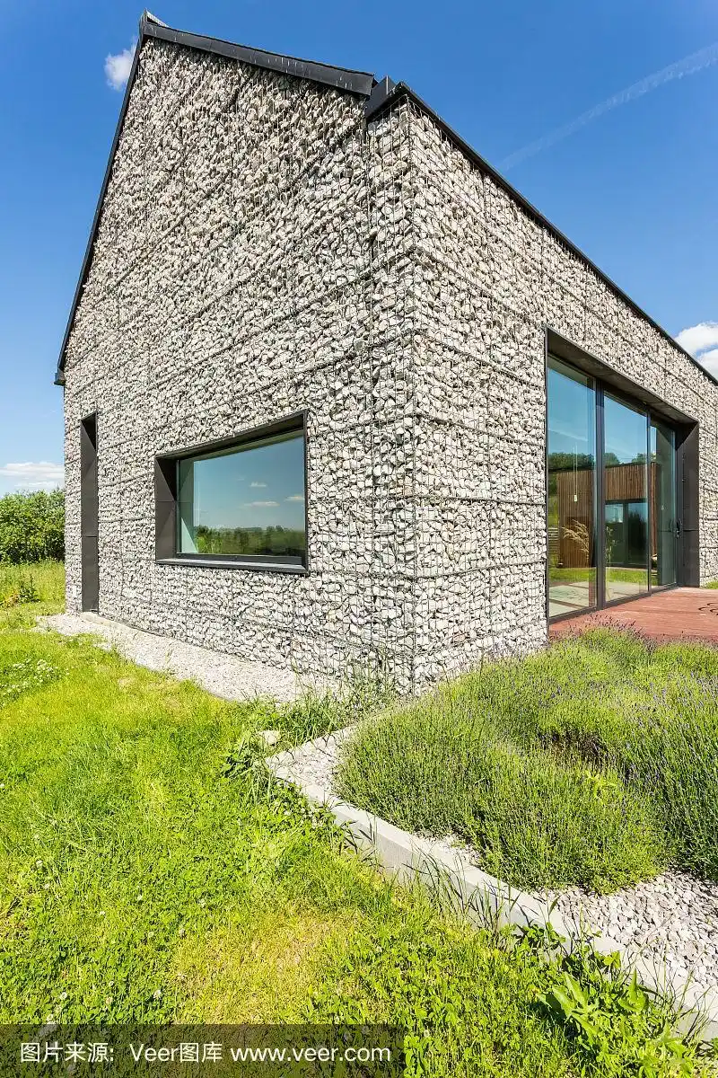 现代卵石石墙房屋