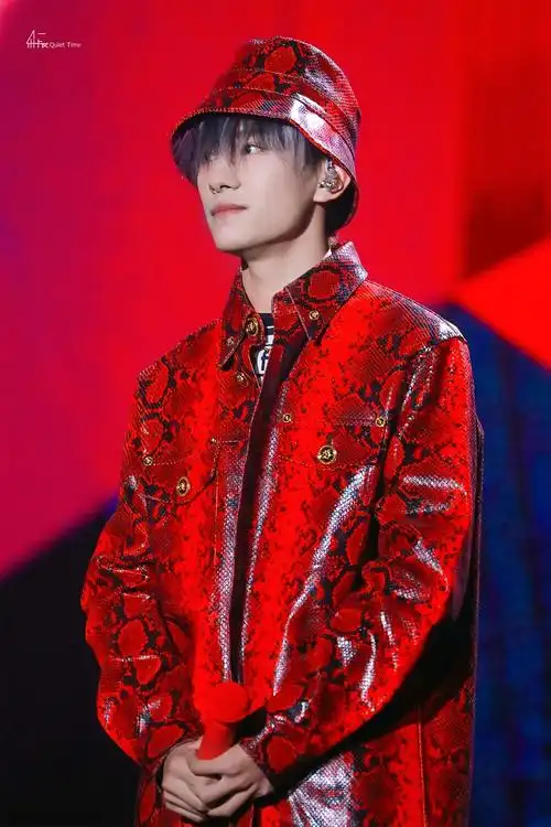 易烊千玺燚s十八岁成年礼