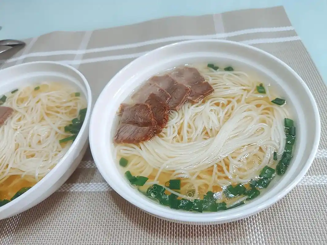 新一周小学生早饭.周一清汤牛肉面,本来想炖牛肉汤的,太麻烦了 - 抖音