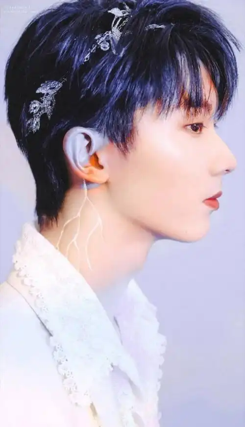 时代少年团侧颜杀#马嘉祺侧颜杀合集精致轮廓 线条清晰,侧颜绝杀!