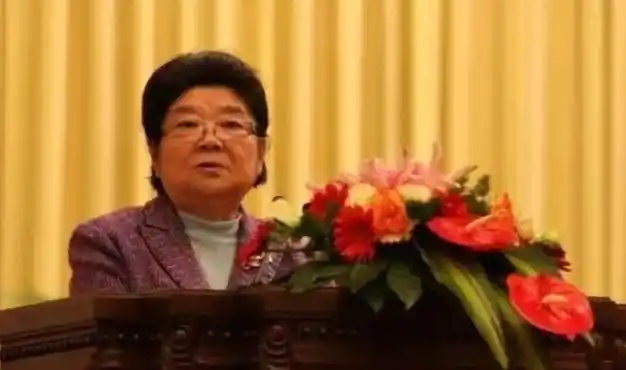 她是我国第一位女省长,官至副国级,如今86岁身体依然康健