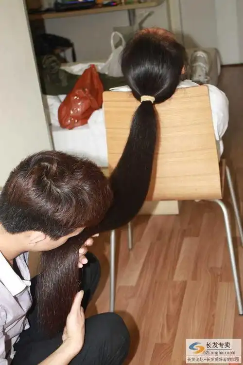 趁着机会好好玩玩女孩的长发(28)