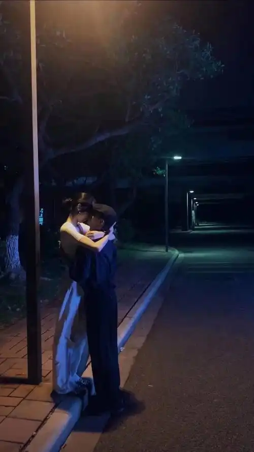 有没有好看的情侣官宣配图