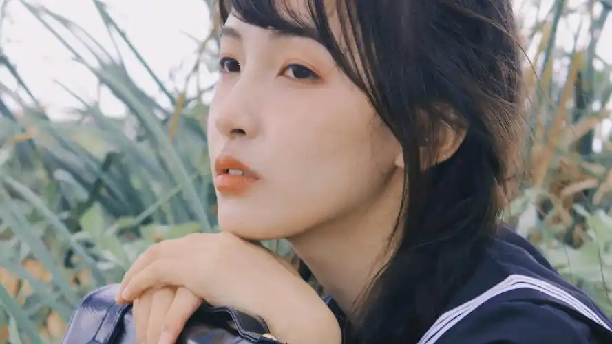 素丽文雅水手服美女-美女壁纸 - 壁纸家