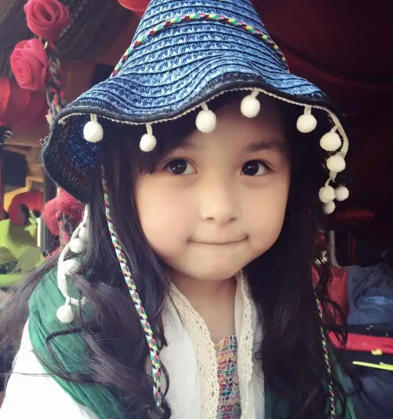 童星之路的曲折与光明 刘楚恬,一个在2岁时就踏入演艺圈的小女孩,凭借