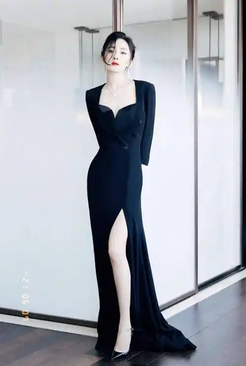 杨幂出席superelle盛典走红毯改良西装高订系列长拖尾好霸气