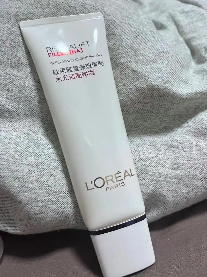 假期护肤清洁就用欧莱雅氨基酸洗面奶.