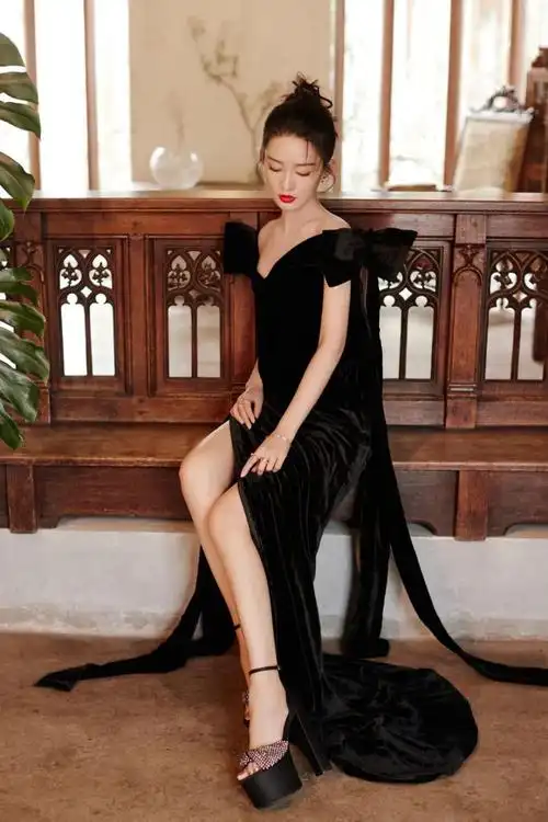 赵露思什么时候才能放弃这双丑鞋子?插图9