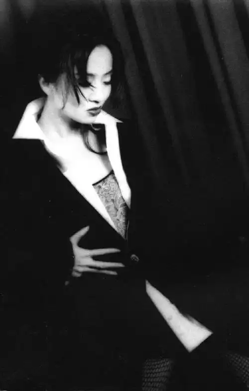 老照片梅艳芳1994年专辑是这样的写真