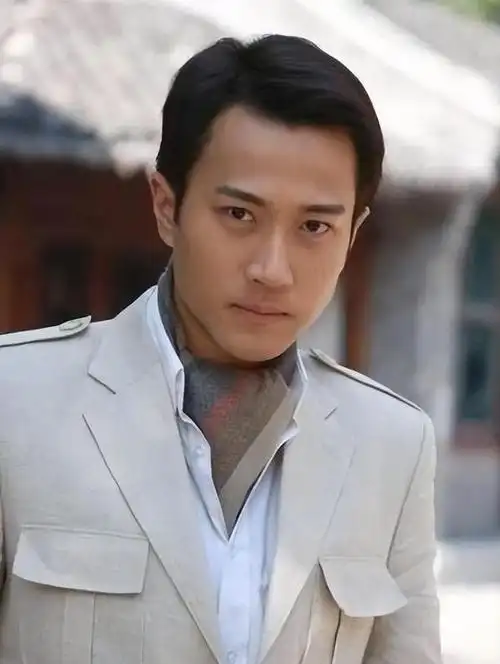 港媒曝杨幂没去香港不看孩子?网友:刘恺威,别拿小糯米演戏了!