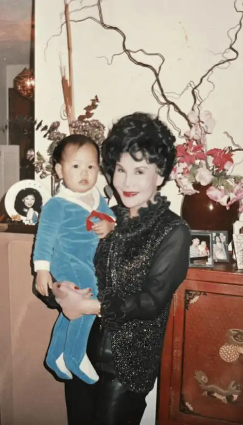 93岁黄夏蕙将办告别派对盼与七个子女见面合照将分23亿遗产