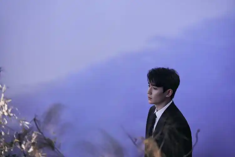 有没有朱一龙背影照或者远景照可以当手机壁纸或者电脑桌面的多多益善