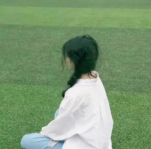 有收集背影的女人物头像或动漫头像吗