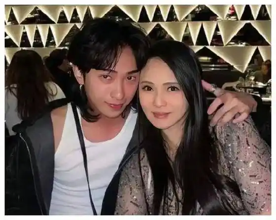 不管我们在人生的道路上遇到了什么困难和挑战,都要像伊能静和哈林一